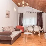 Danijel Apartment Nin