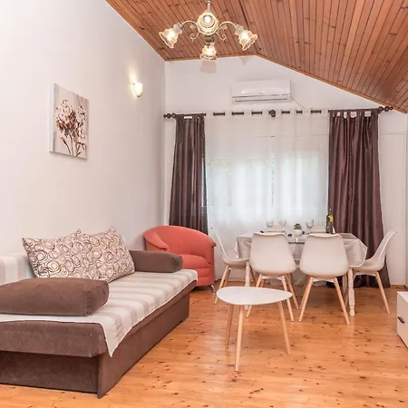 Danijel Apartment Nin