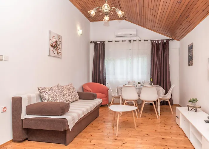 Danijel דירה נין